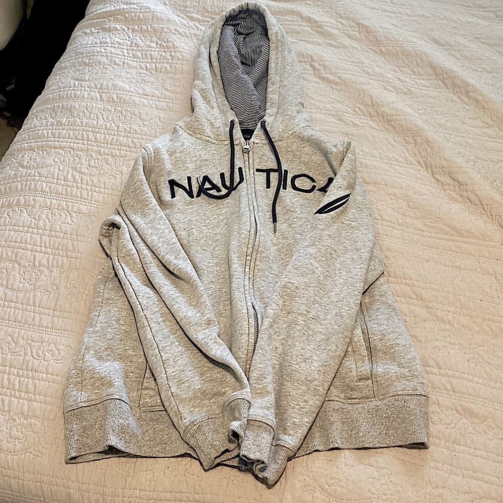 cute basic zip up! this jacket is in nearly new condition/has no visible wear!